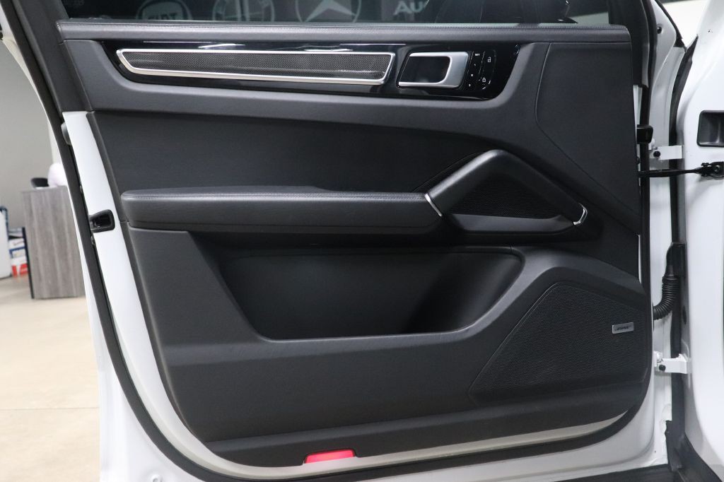 2019 Porsche Cayenne Image 9