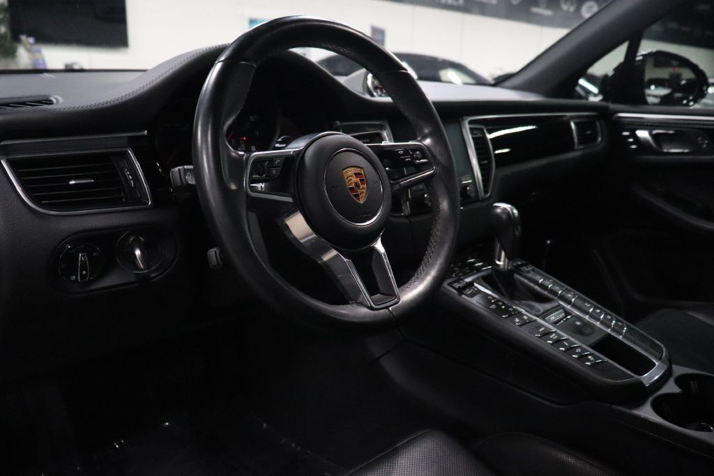 2018 Porsche Macan Image 10