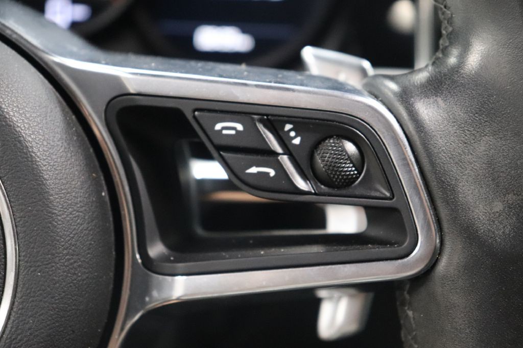 2018 Porsche Macan Image 18
