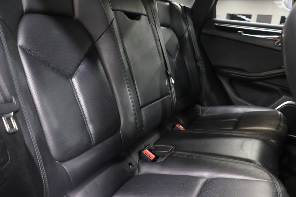 2018 Porsche Macan Image 22