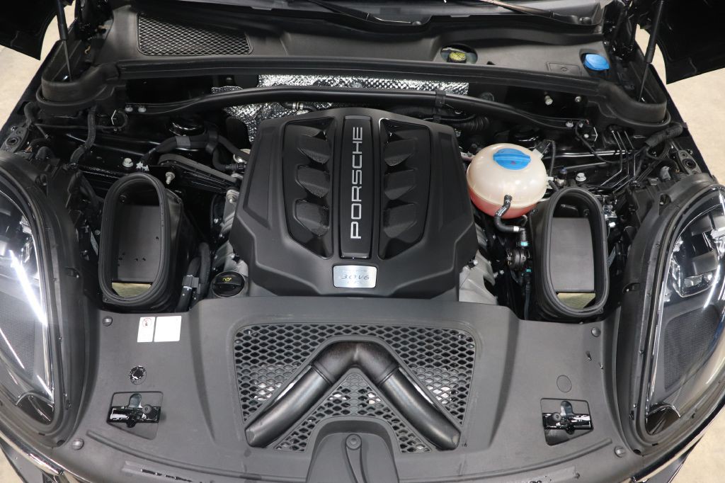 2018 Porsche Macan Image 26