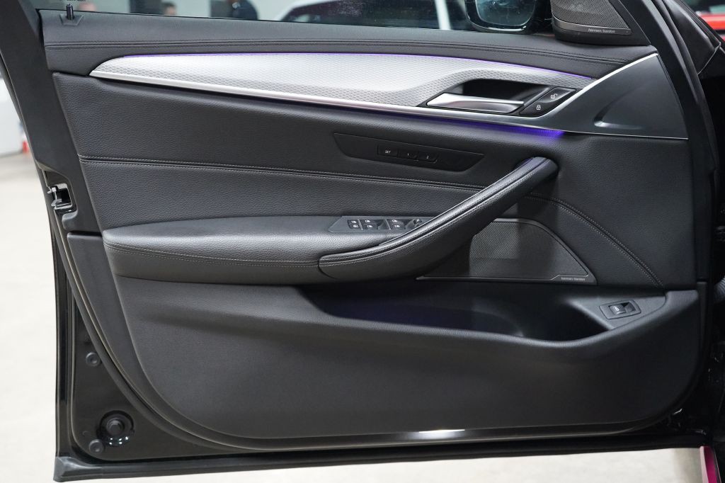 2019 BMW 5 Series Image 12