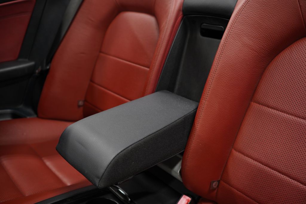 2016 Mercedes-Benz E-Class Image 34