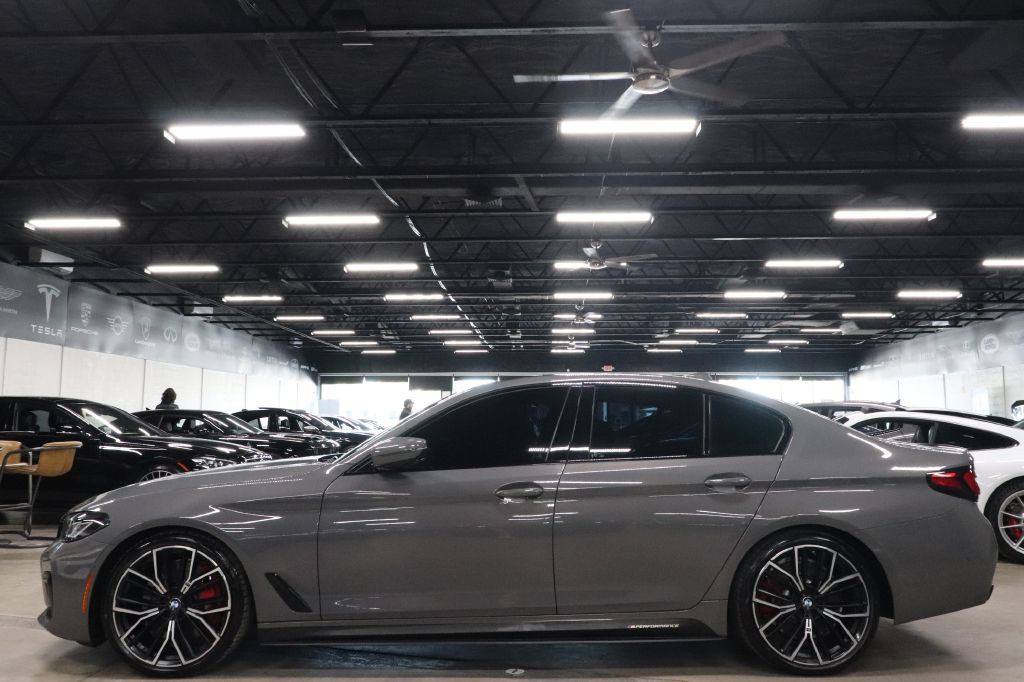 2022 BMW 5 Series Image 2