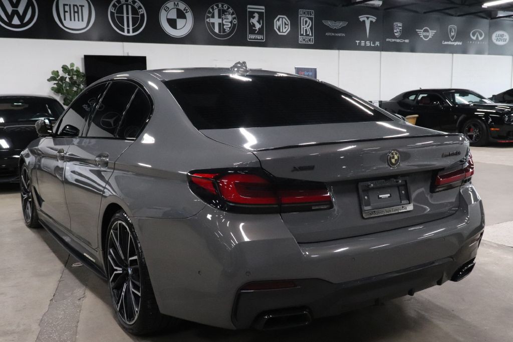 2022 BMW 5 Series Image 3