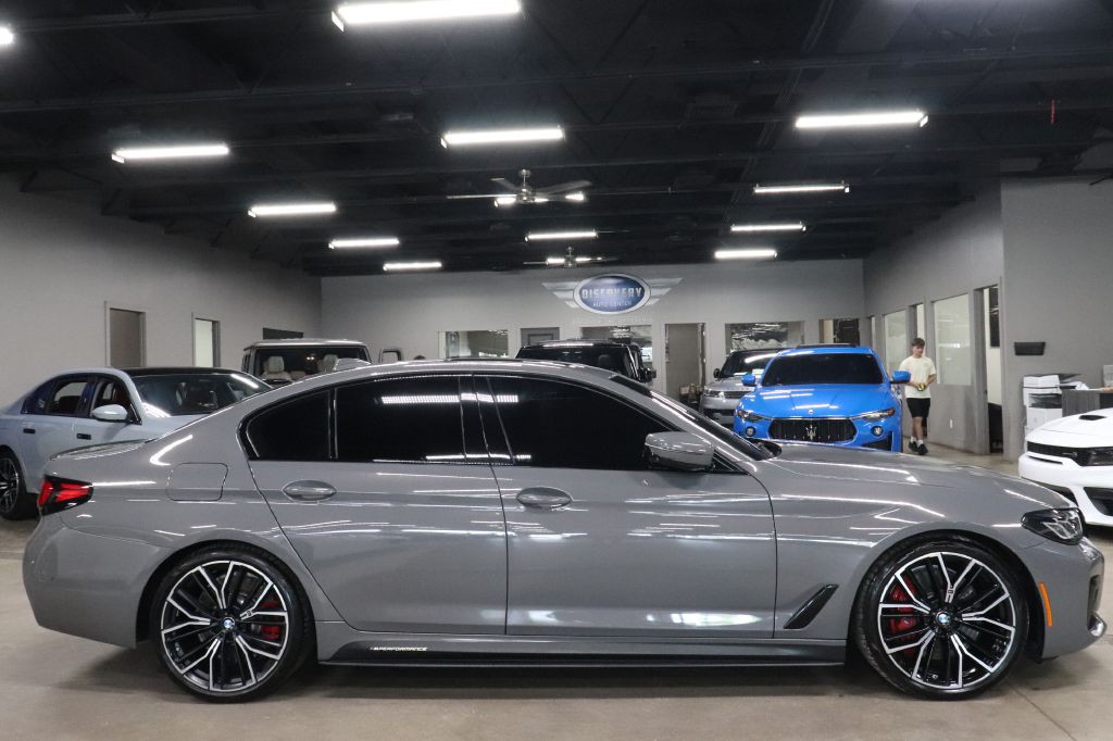 2022 BMW 5 Series Image 6