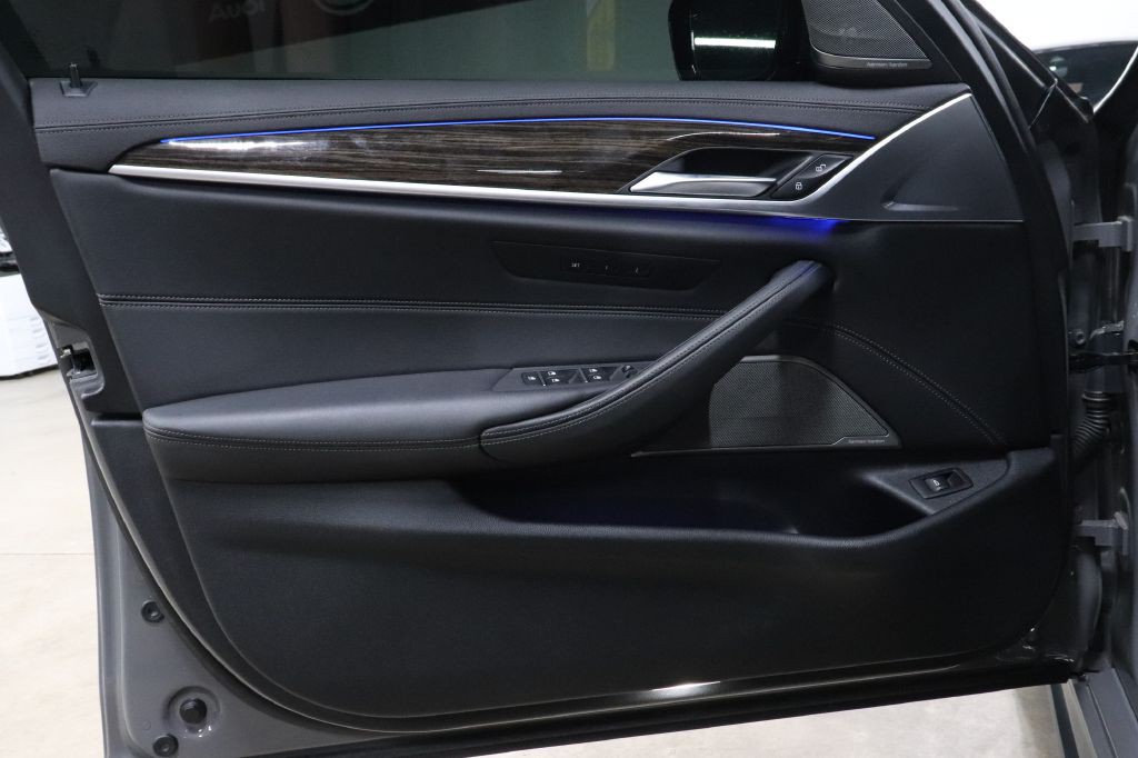 2022 BMW 5 Series Image 9
