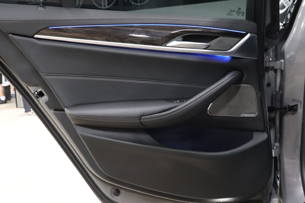 2022 BMW 5 Series Image 13