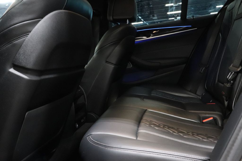 2022 BMW 5 Series Image 14
