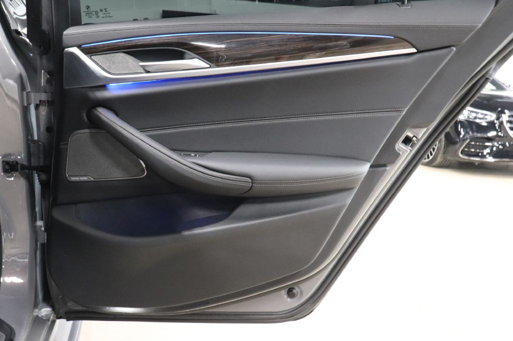2022 BMW 5 Series Image 17