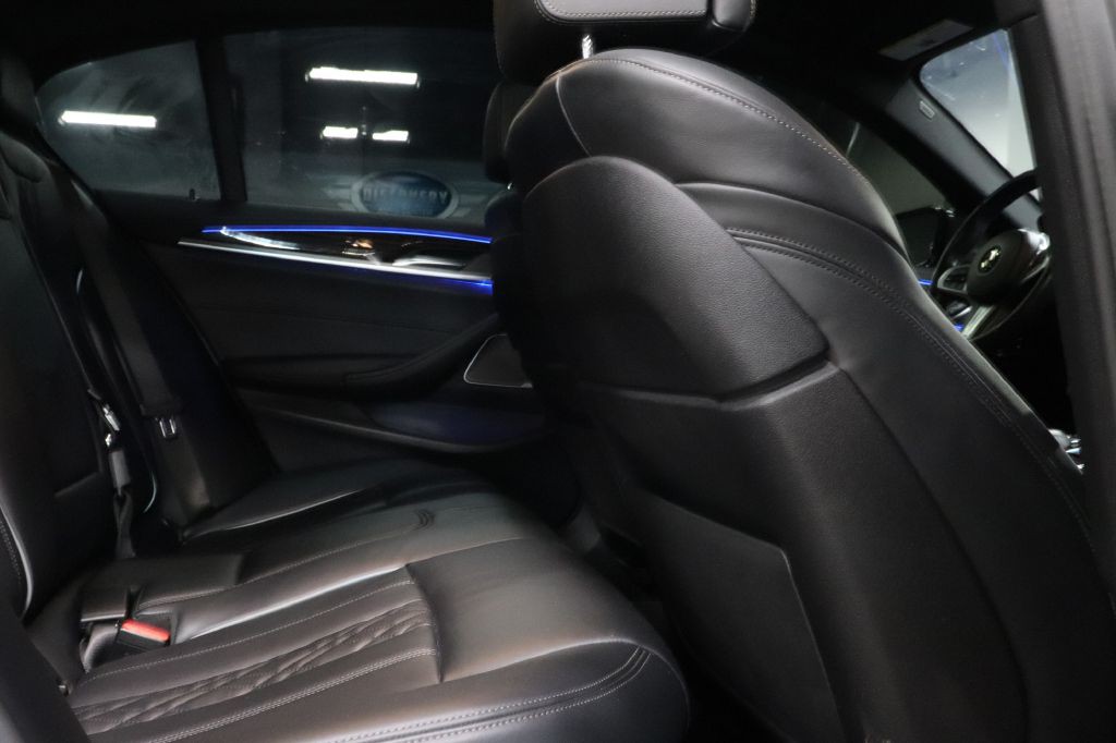 2022 BMW 5 Series Image 18