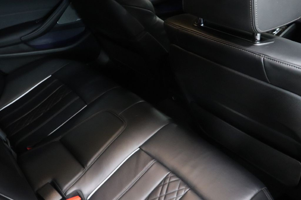2022 BMW 5 Series Image 19