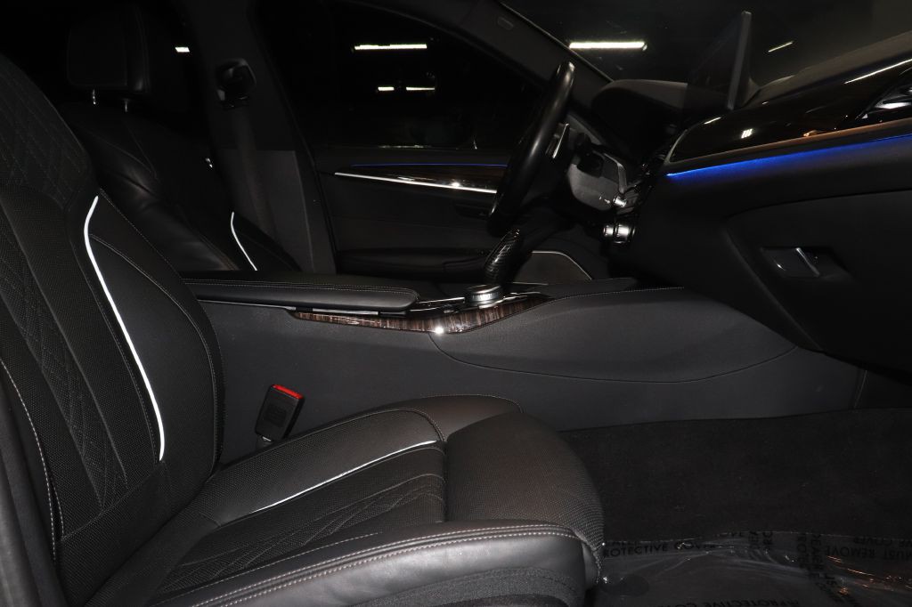 2022 BMW 5 Series Image 21