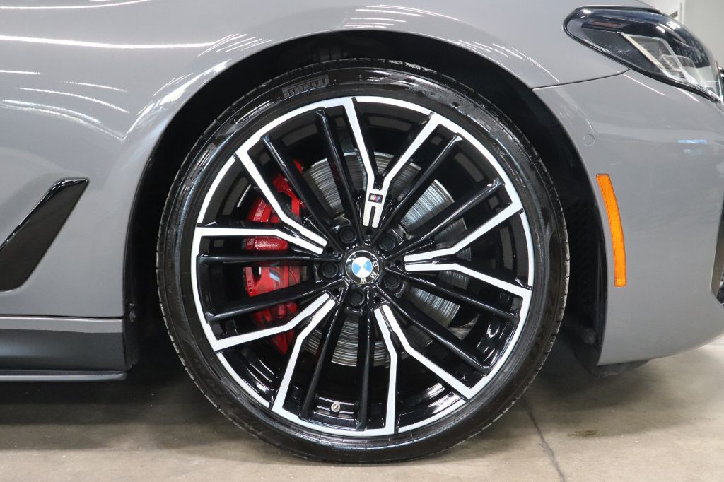 2022 BMW 5 Series Image 30