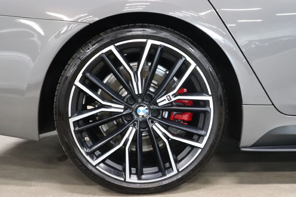 2022 BMW 5 Series Image 38
