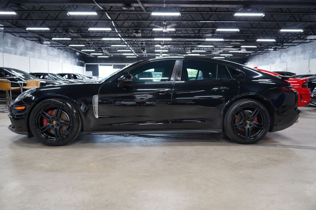 2018 Porsche Panamera Image 2
