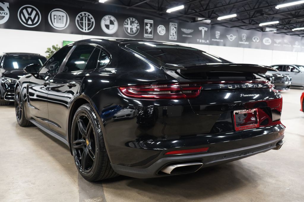 2018 Porsche Panamera Image 3
