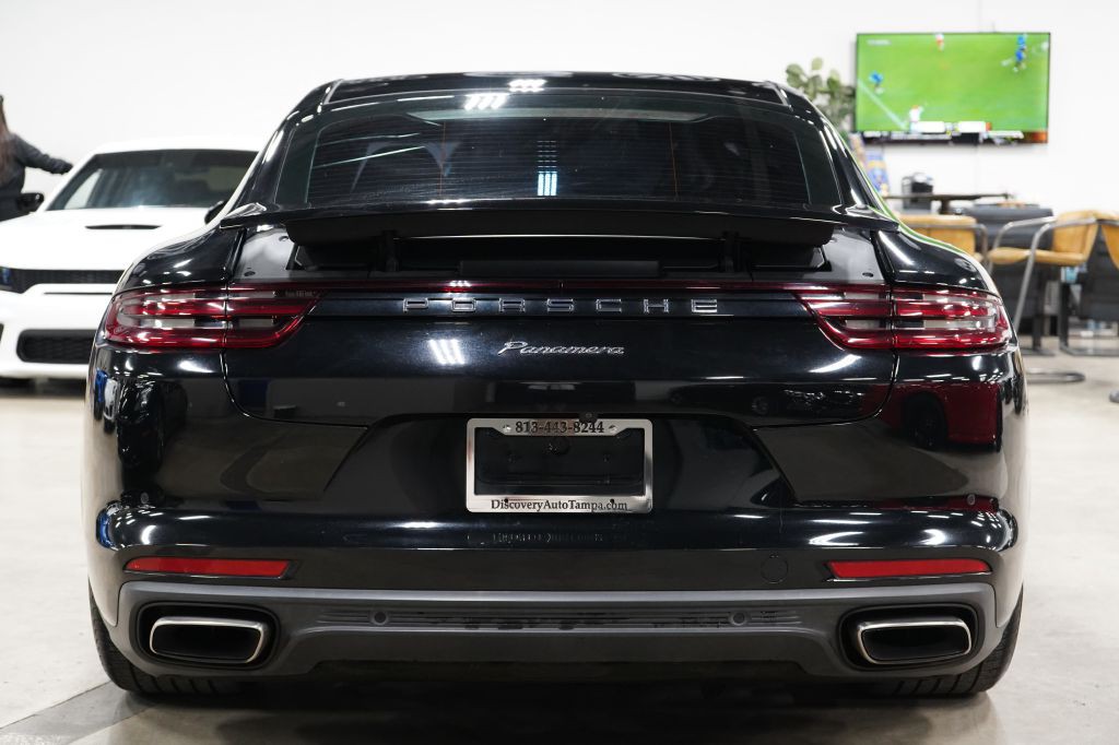 2018 Porsche Panamera Image 4