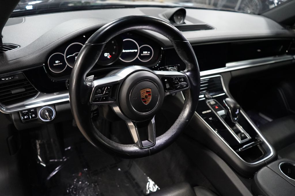 2018 Porsche Panamera Image 10