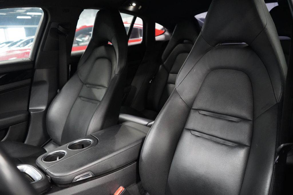 2018 Porsche Panamera Image 11
