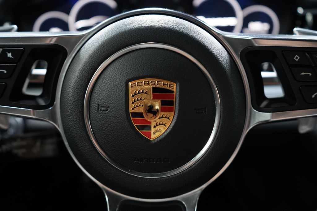 2018 Porsche Panamera Image 12