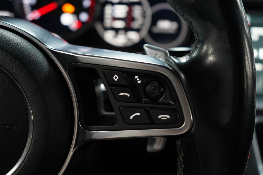 2018 Porsche Panamera Image 14