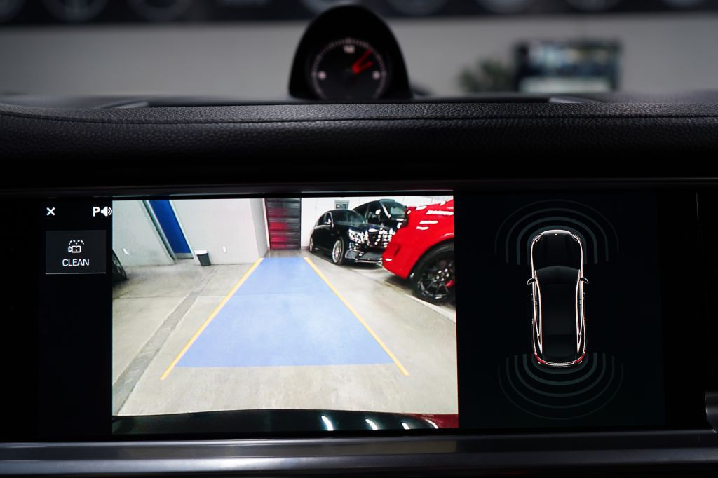 2018 Porsche Panamera Image 17