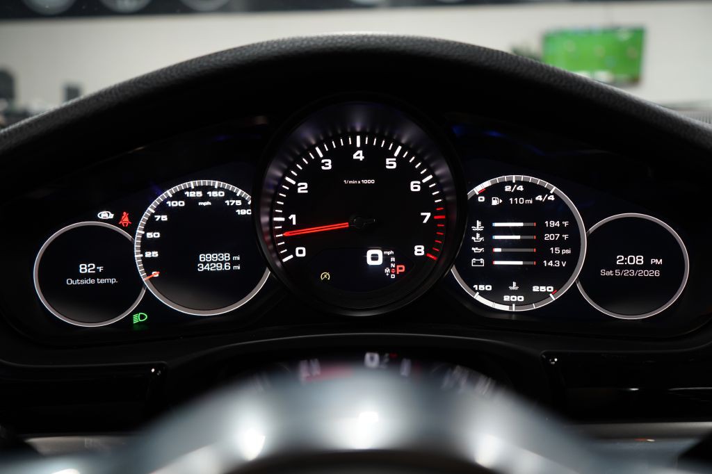 2018 Porsche Panamera Image 19