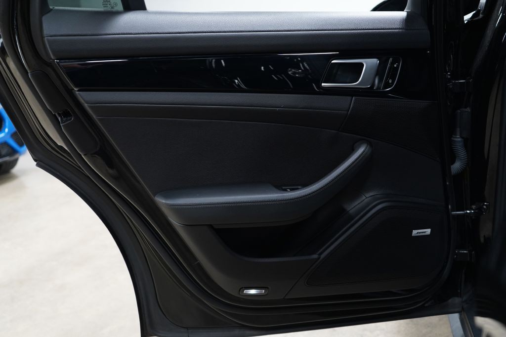2018 Porsche Panamera Image 22