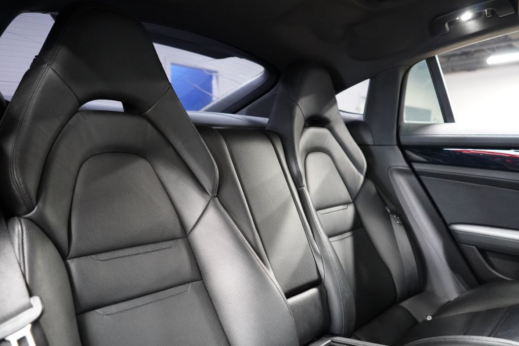 2018 Porsche Panamera Image 29