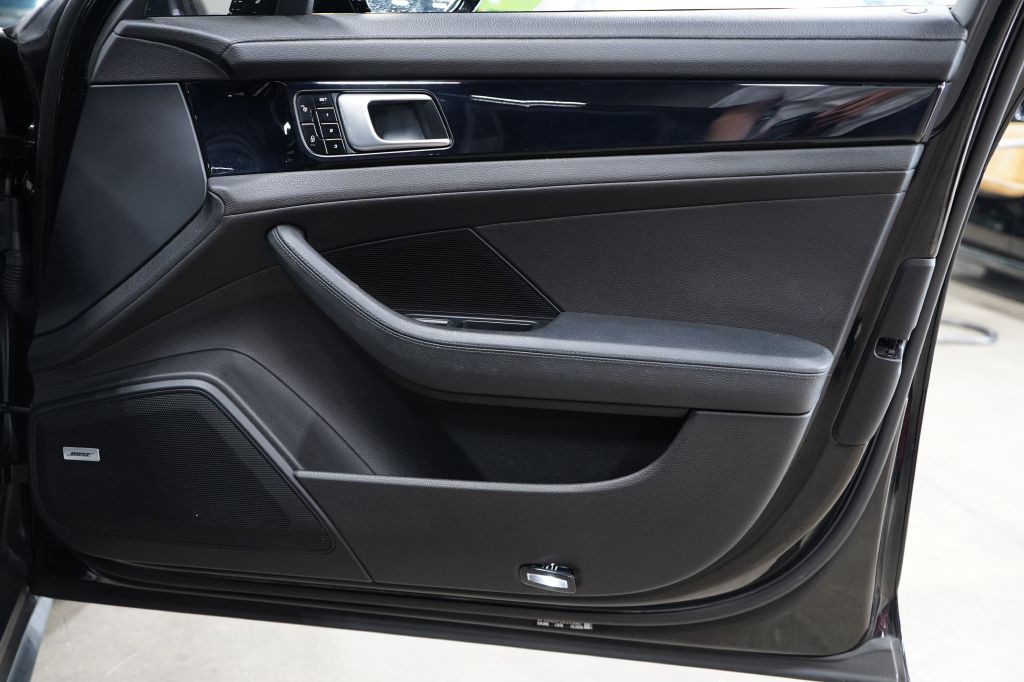2018 Porsche Panamera Image 33