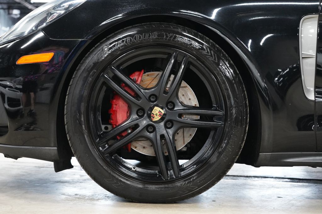 2018 Porsche Panamera Image 37