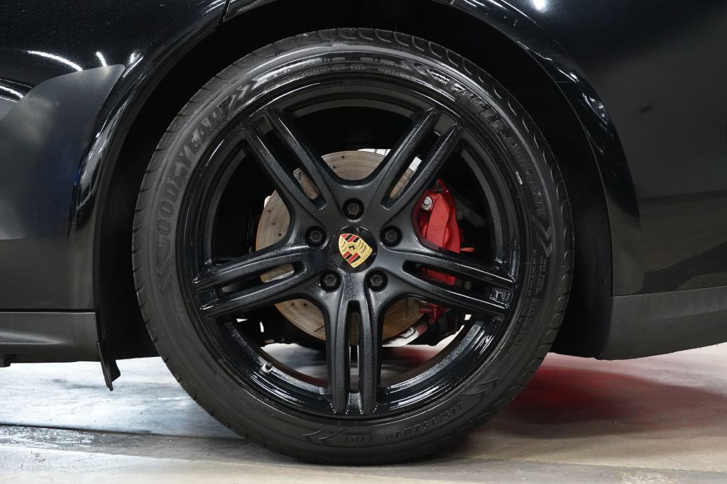 2018 Porsche Panamera Image 38