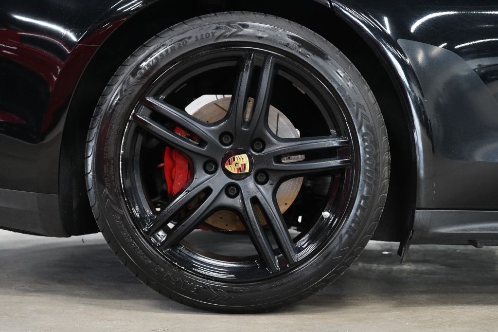2018 Porsche Panamera Image 39