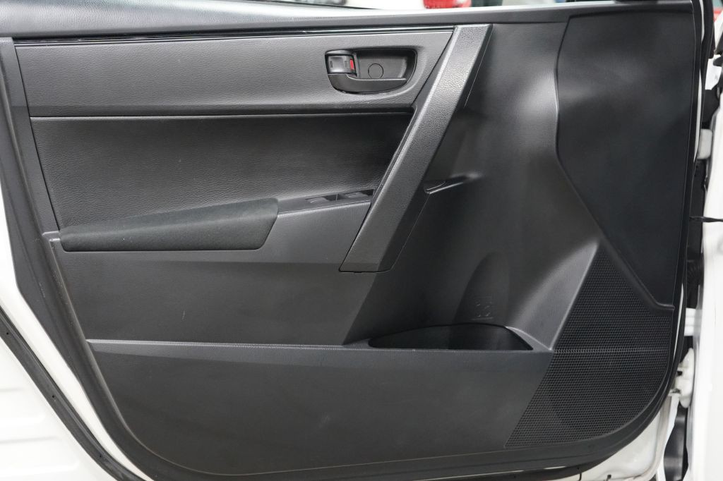 2018 Toyota Corolla Image 9