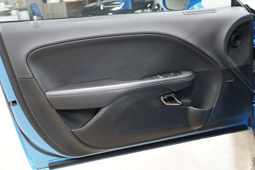 2016 Dodge Challenger Image 10