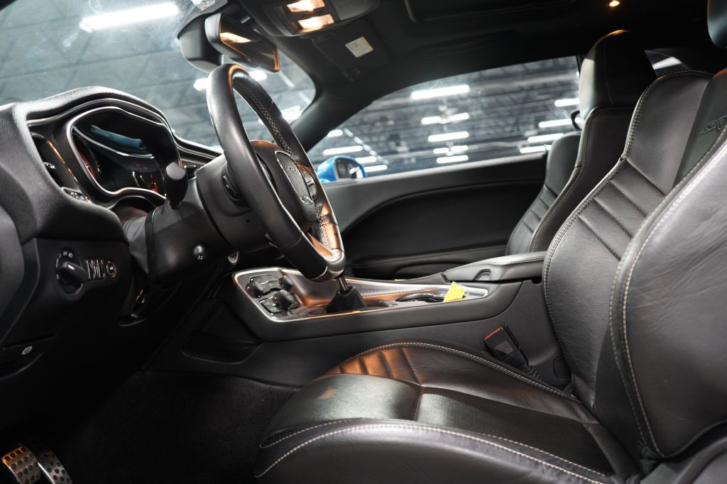 2016 Dodge Challenger Image 11