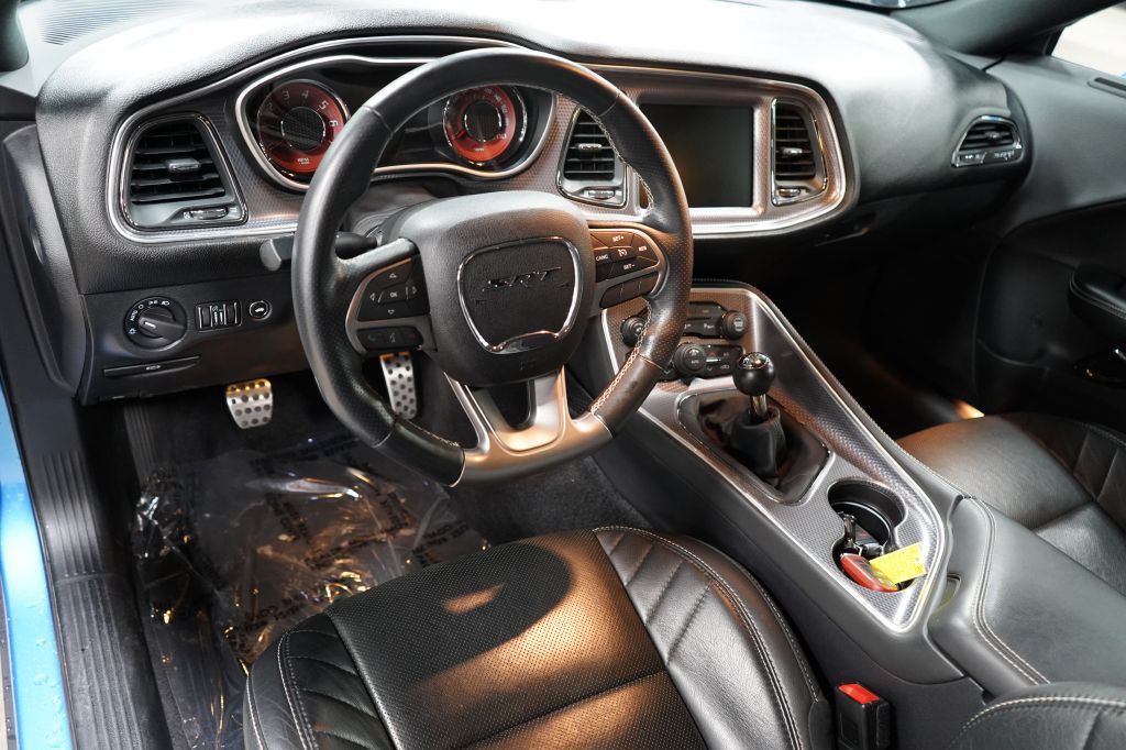 2016 Dodge Challenger Image 12
