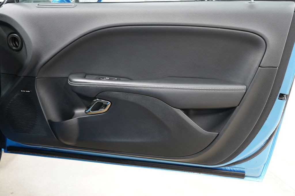 2016 Dodge Challenger Image 16