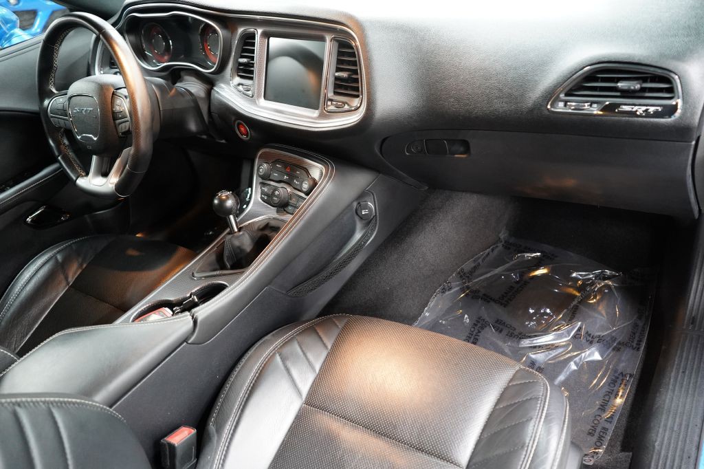 2016 Dodge Challenger Image 18