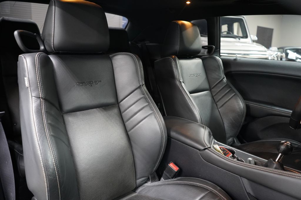2016 Dodge Challenger Image 19