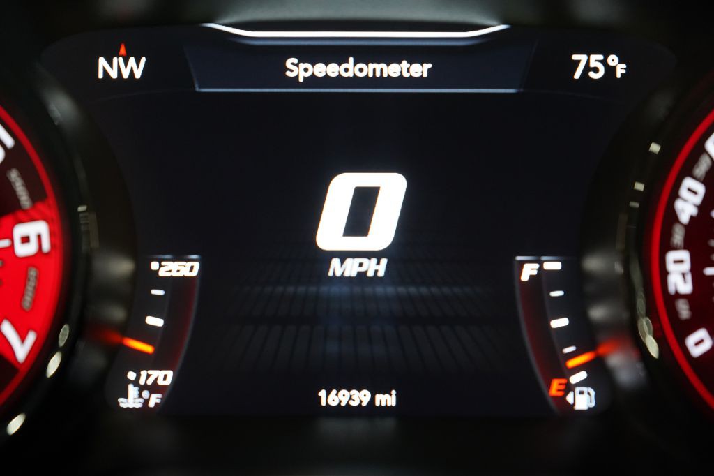 2016 Dodge Challenger Image 28