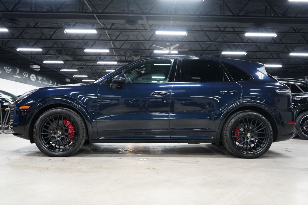 2023 Porsche Cayenne Image 2