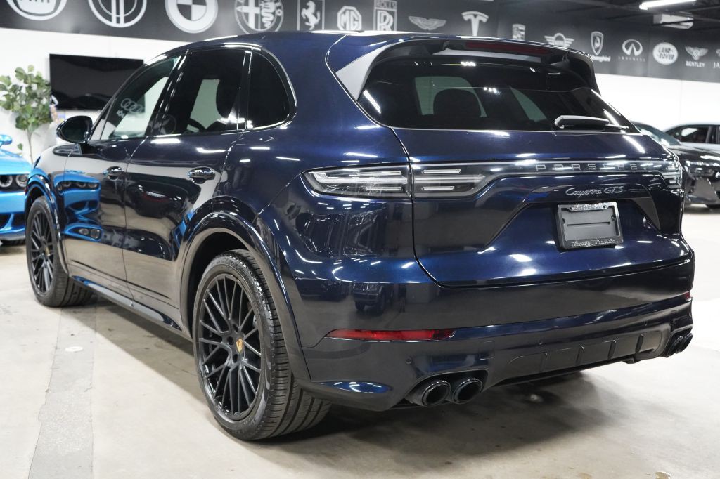 2023 Porsche Cayenne Image 3