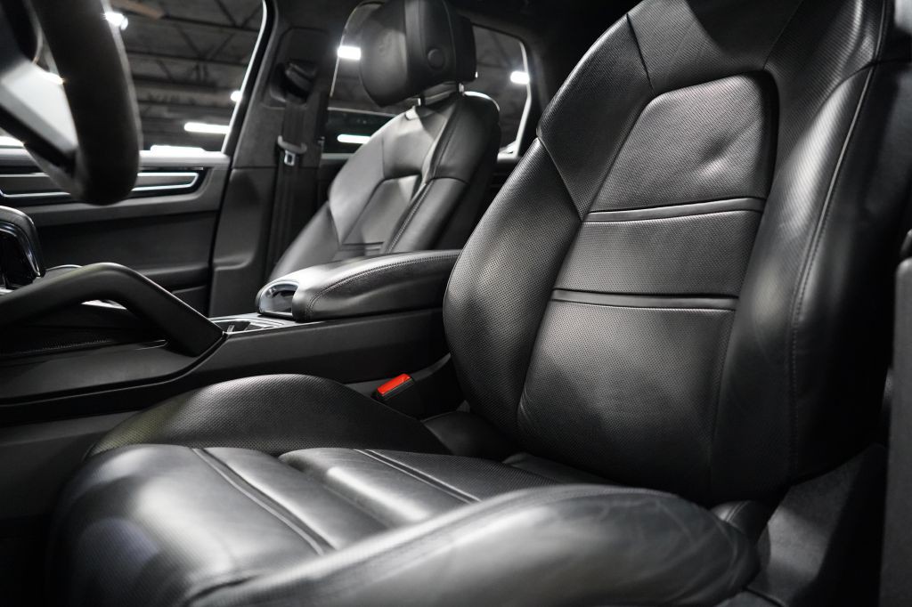 2023 Porsche Cayenne Image 12