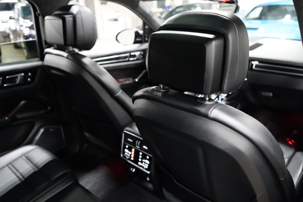 2023 Porsche Cayenne Image 32