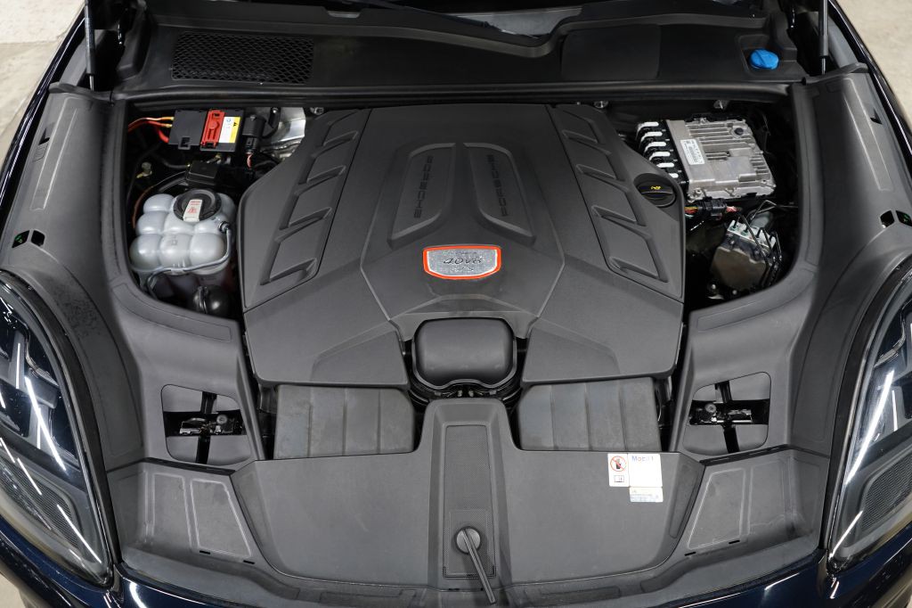 2023 Porsche Cayenne Image 40