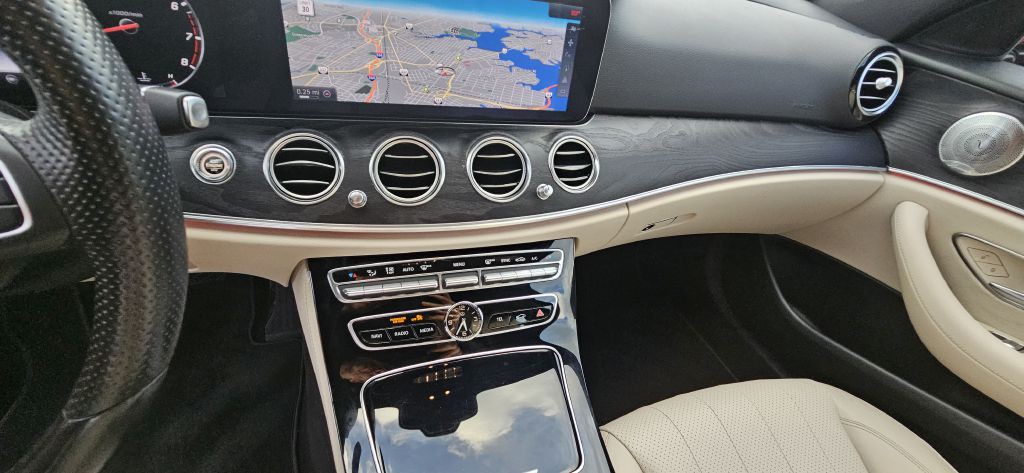 2017 Mercedes-Benz E-Class Image 31