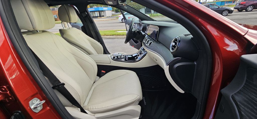 2017 Mercedes-Benz E-Class Image 32