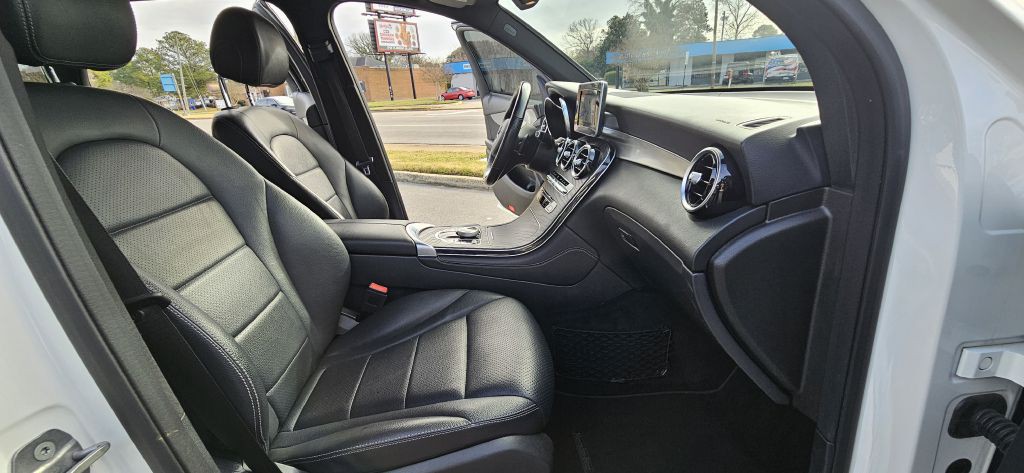 2019 Mercedes-Benz GLC-Class Image 26